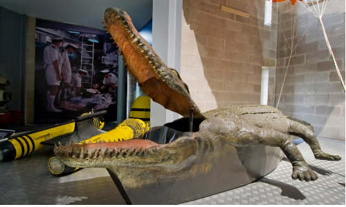 the-crocodile-submarine-octopussy-1983-roger-moore-shot-2
