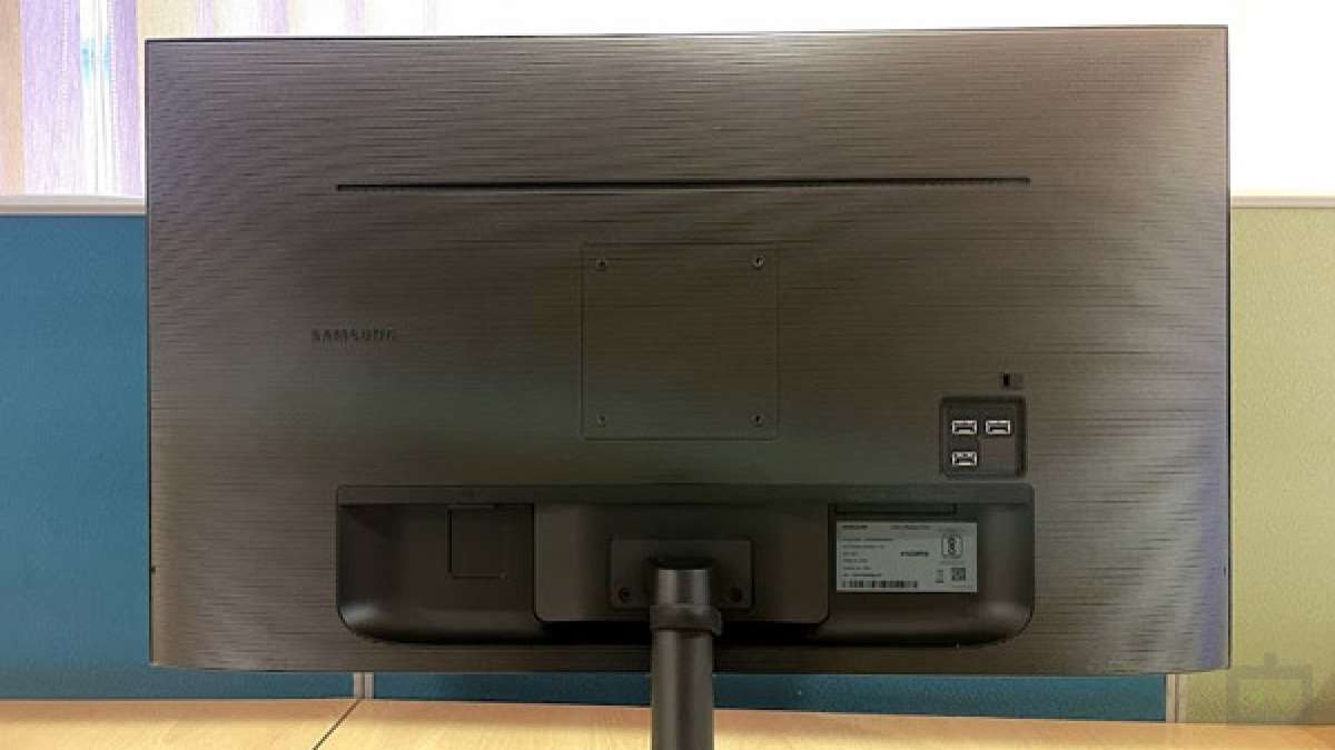 Samsung Smart Monitor M7 32-Inch Review 