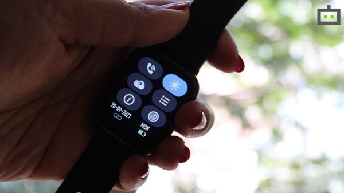 Zebronics ZEB-FIT7220CH Smart Watch 