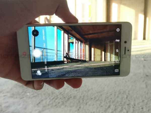 Zte Nubia Z11 Mini S Review This Compact Camera Phone Is A Delight For Photography Enthusiast Gizbot Reviews