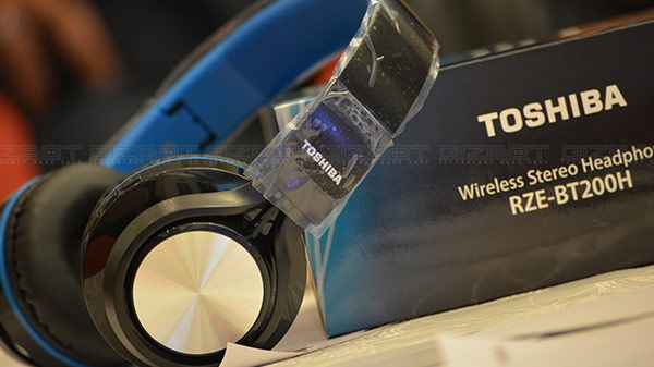 Toshiba Rze Bt700e Rze Bt200h First Impressions Decent Sounding Products Gizbot Reviews