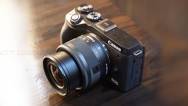 No Built-in EVF